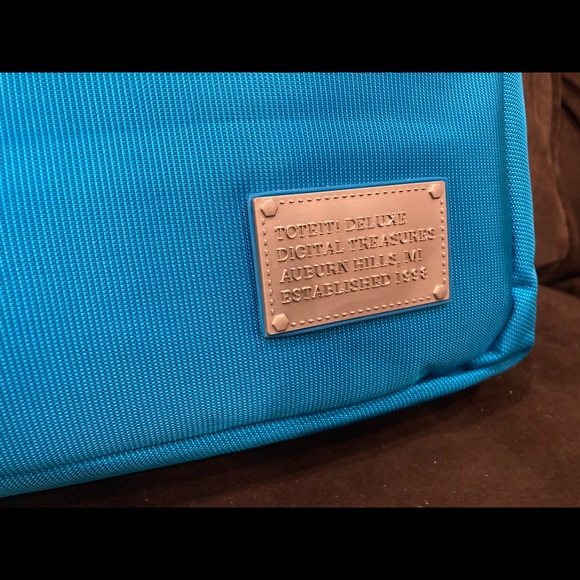 ToteIt! Deluxe 17” Laptop Case - Picture 1 of 4